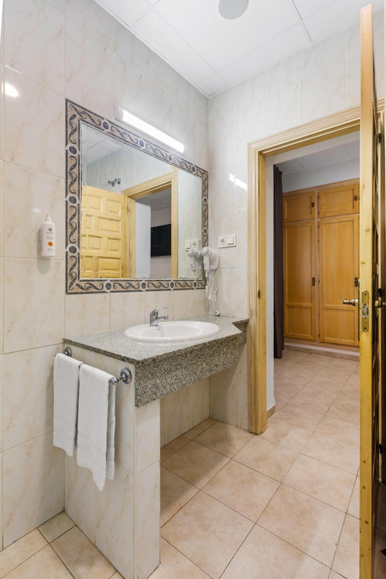 Vas Malaga Ciudad Hotel Eksteriør billede